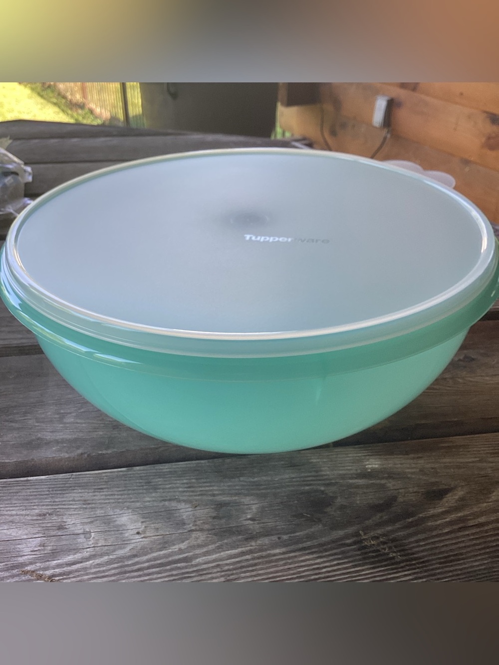 Tupperware Fix-N-Mix Bowl in Mint Ice Cream - large capacity of 27.25 cups
